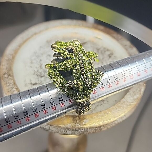 Reptilian Rose Ring with Peridot colored Rhinestones - Picture 2 of 11